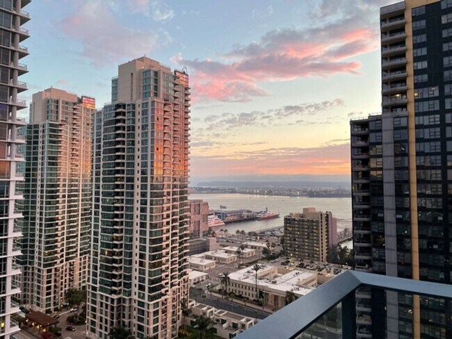 Building Photo - 2 Bedroom-2 Bathroom Fully Furnished Condo...