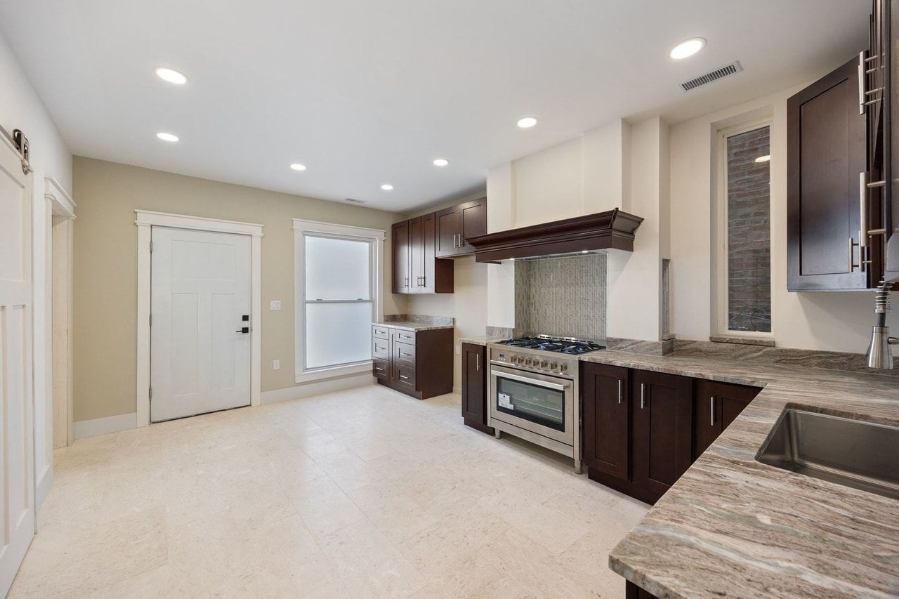 Kitchen - 2924 W 38th Pl