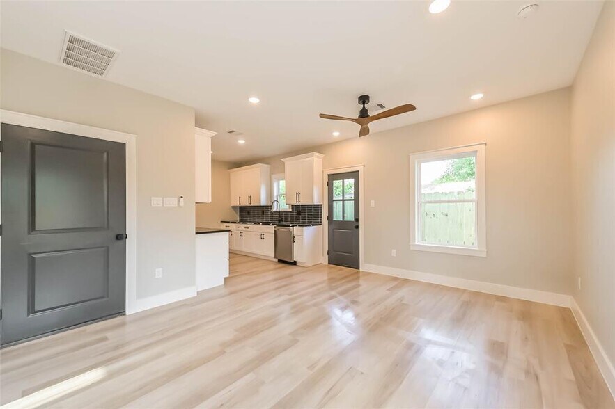 Building Photo - 4721 Mallow St