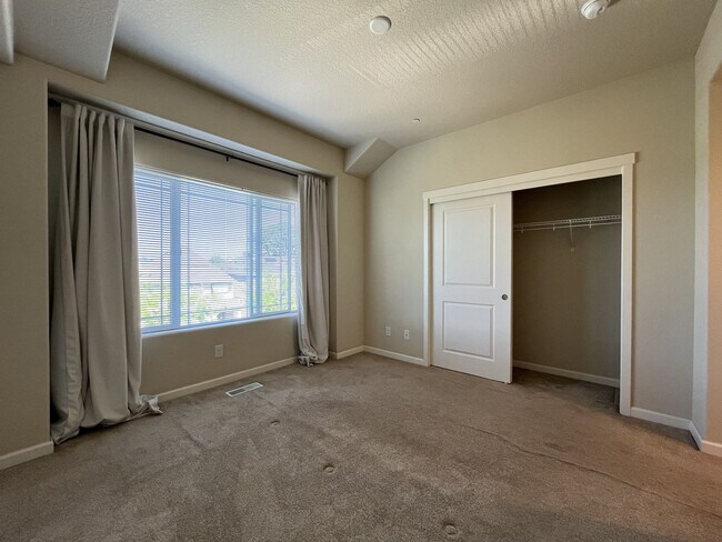 Building Photo - Modern Bull Mountain Townhome with Two Private Suites, Clubhouse, Pool, Fitness Center & Modern F...