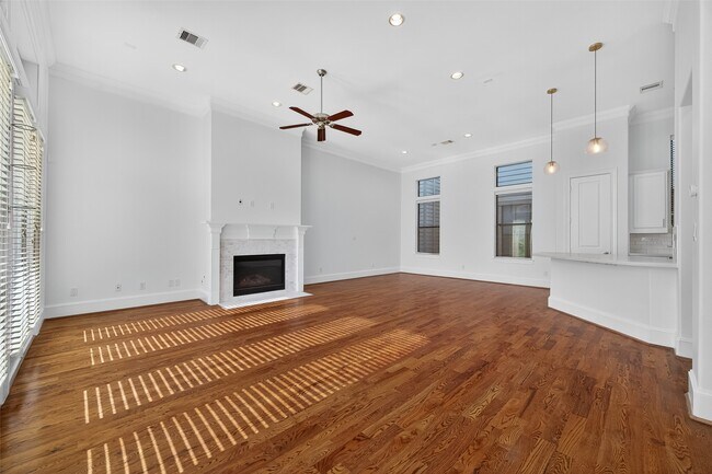 Building Photo - 2506 Maxroy St