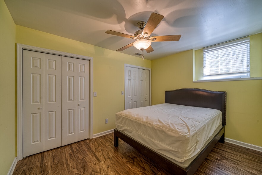 Current color is neutral white - 125 Short St SE