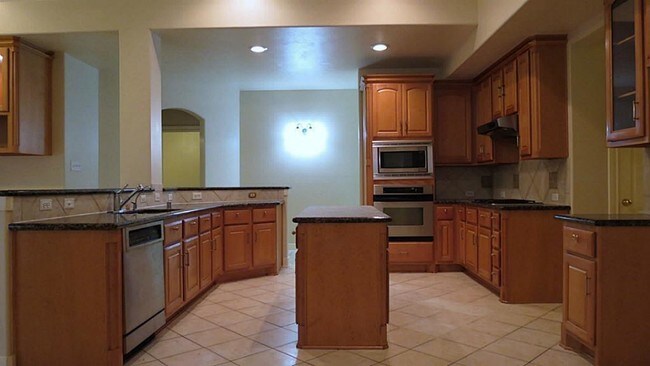 Building Photo - 1767 Lakeside Enclave Dr