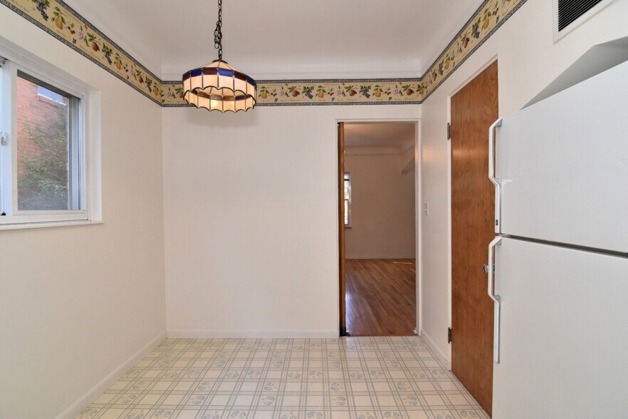 Building Photo - 2027 Riverside Dr