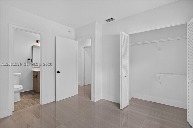 Building Photo - 2830 Coral Springs Dr