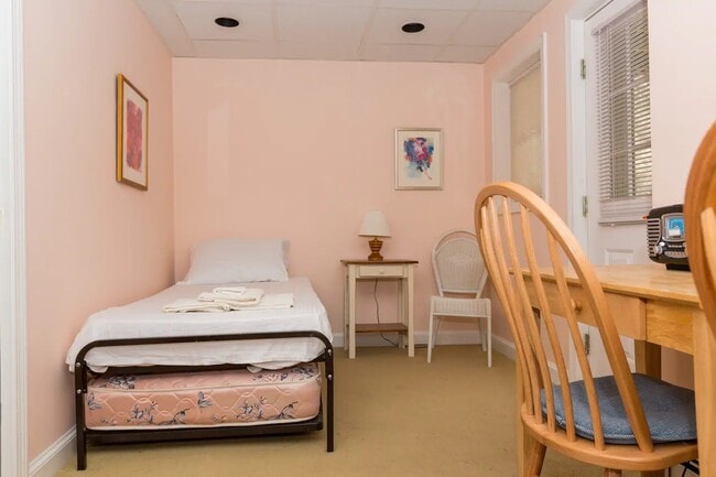 Building Photo - 16A Linden Pl