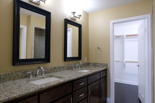 Building Photo - 3003 Allister St