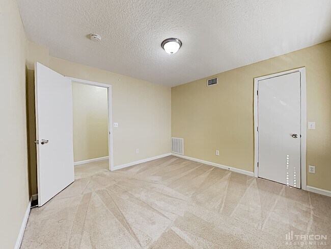Building Photo - 803 8th Ave N