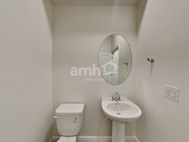 Building Photo - 27349 St Andrews Ave