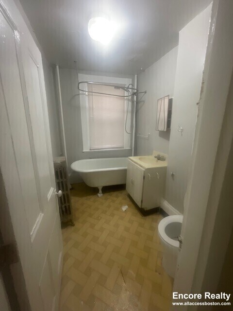 Building Photo - 3 Champney Pl