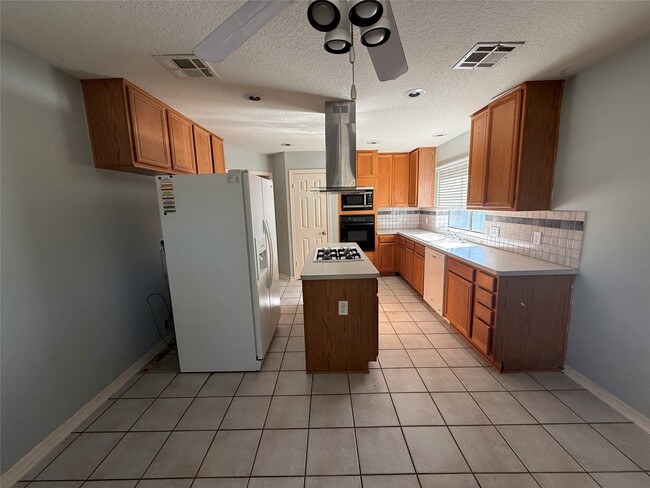 Building Photo - 523 Earls Ct Dr