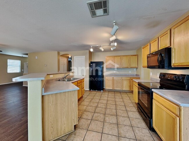 Building Photo - 8947 W Charleston Ave