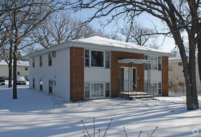 Primary Photo - 2828 Verndale Ave