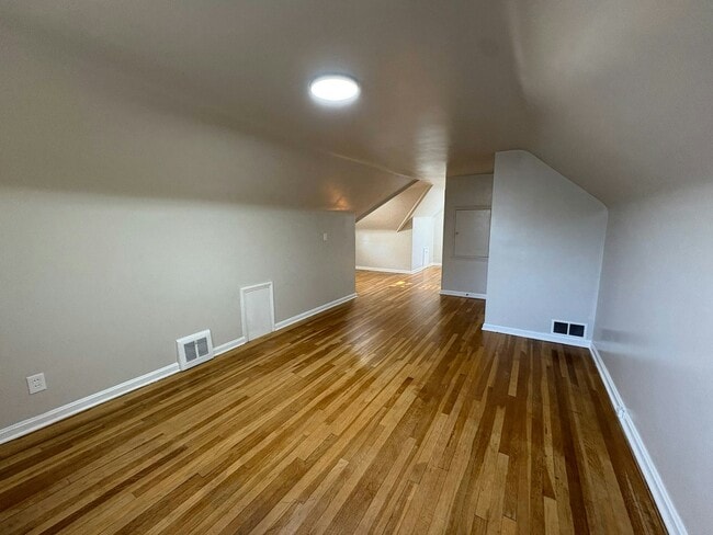 Building Photo - 331 E 264th St