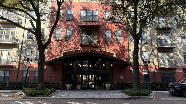 Building Photo - 911 N Orange Ave