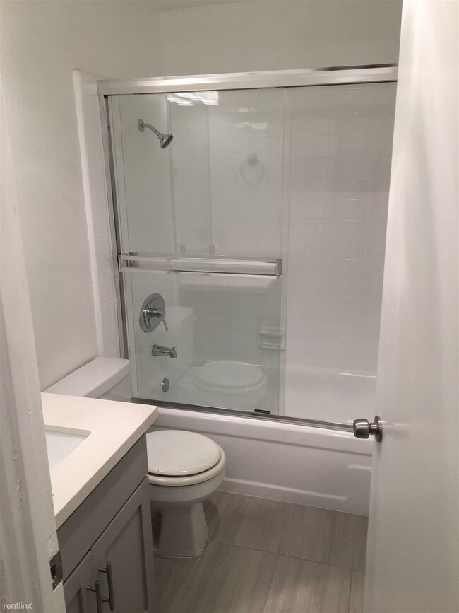 Building Photo - 1320 N Sierra Bonita Ave