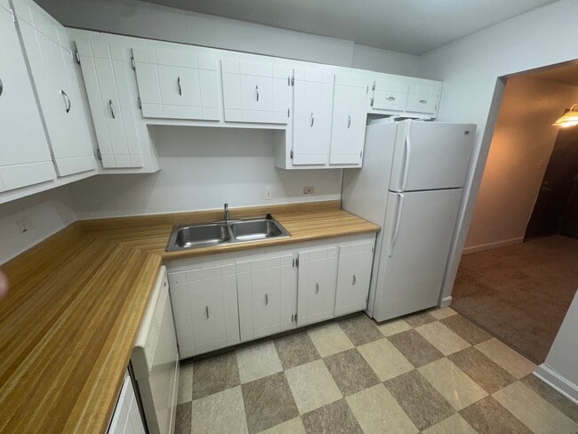 Building Photo - 700 Perrie Dr