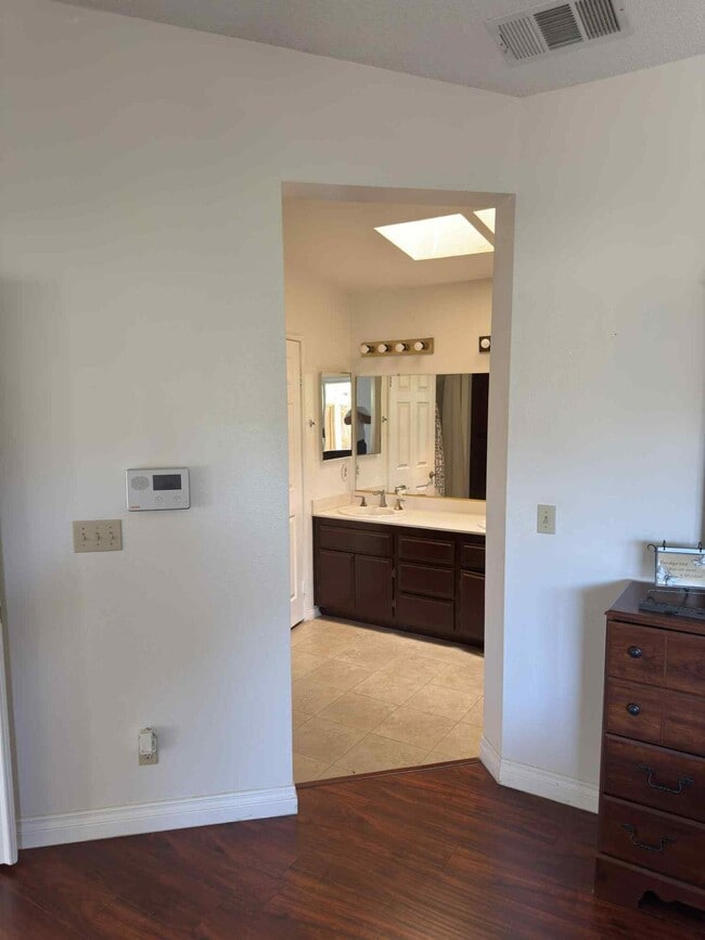 Building Photo - 2890 Summer Set Cir