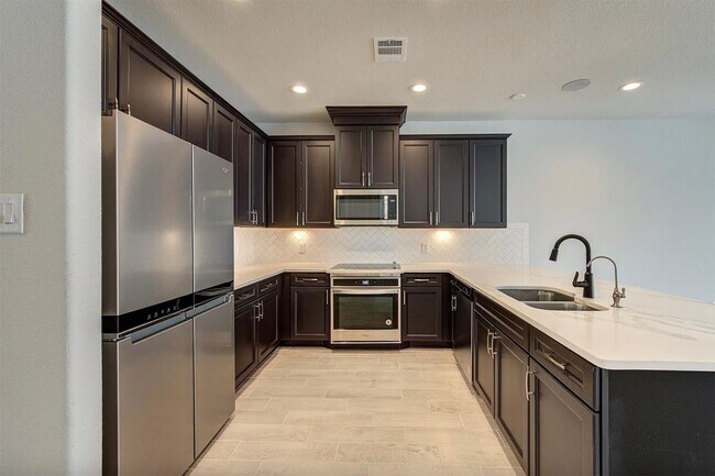 Building Photo - 1517 Canter Bayou Way