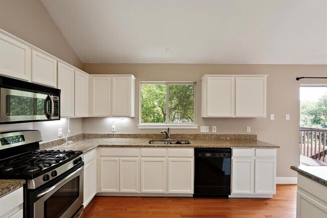 Building Photo - 1806 Rosenborough Ln N