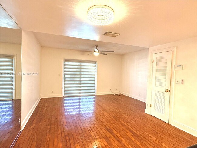 Building Photo - 2533 NE 15th St