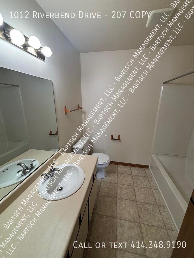 Building Photo - 1012 Riverbend Dr