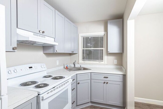 Building Photo - Brand New 2-Bedroom Apartment with Hardwood Floors and Modern Amenities