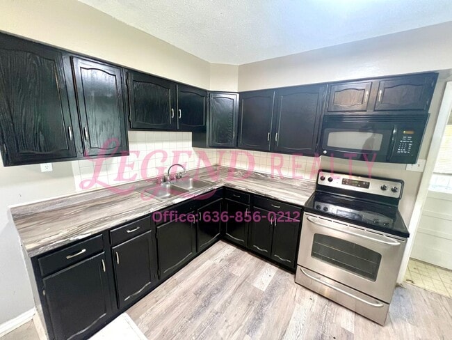 Building Photo - Welcome to your 3 Bedroom 2 Bathroom home!!