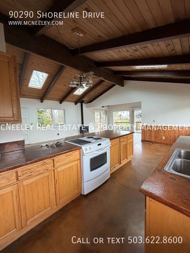 Building Photo - 90290 Shoreline Dr