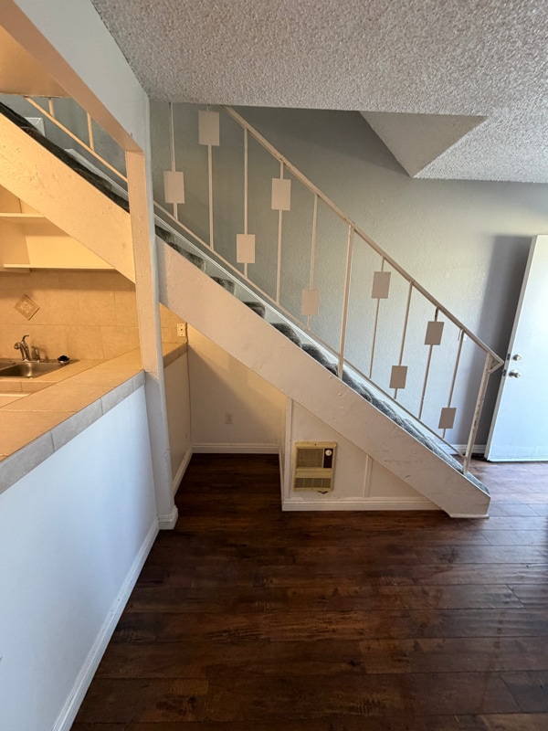 Building Photo - 444 E Rowland St