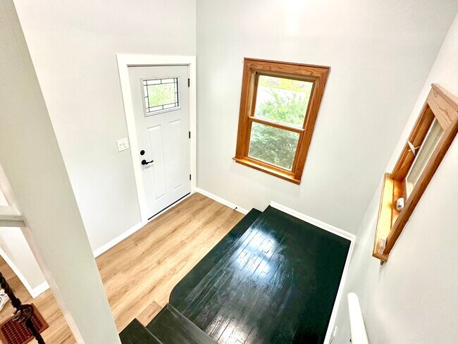 Building Photo - 1007 Pine St