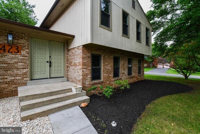 Building Photo - 1423 Albert Dr