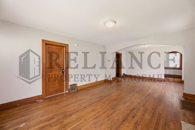 Building Photo - 432 S Osage St