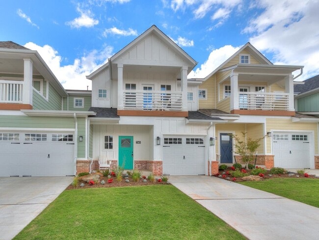 Building Photo - Luxury, Zero Maintenance Living Edmond Townhome