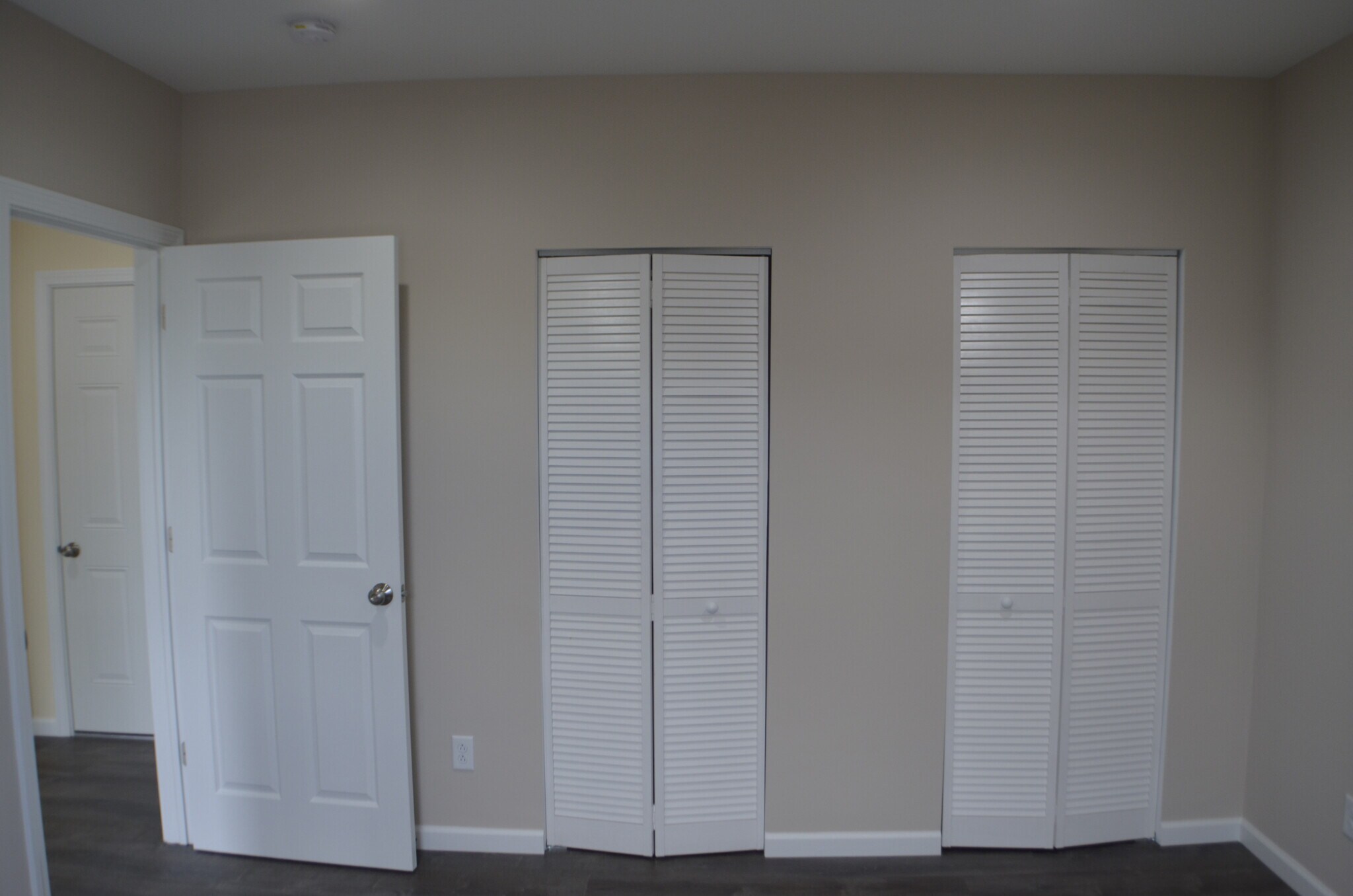 Building Photo - 563 Burritt St