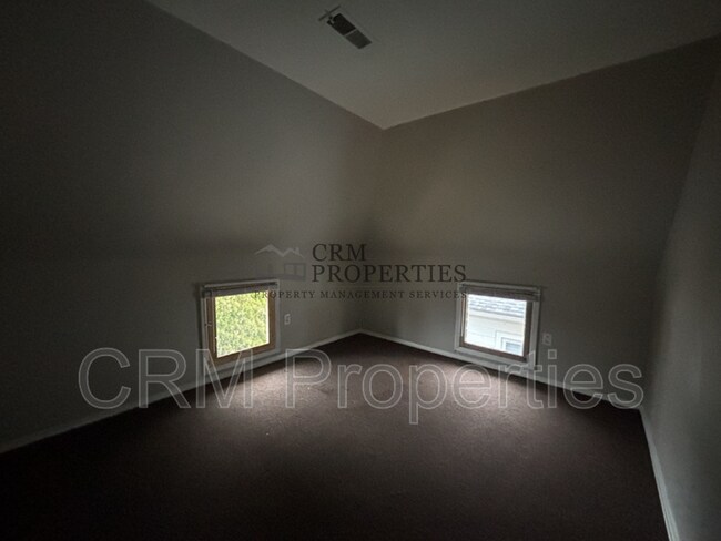 Building Photo - 1039 S Washington St