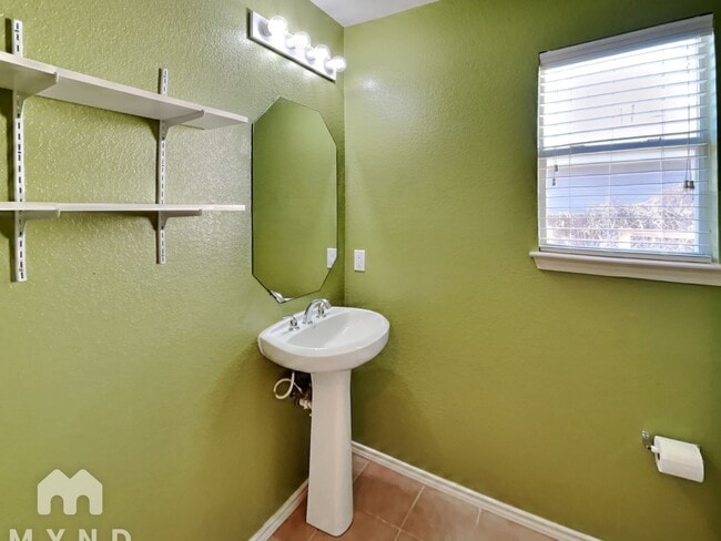 Building Photo - 18624 Great Falls Dr
