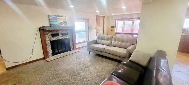 Building Photo - 5BD/3BA Home Near Pearl St, CU, Hiking Park | Avail. August 2026 Pre-Lease