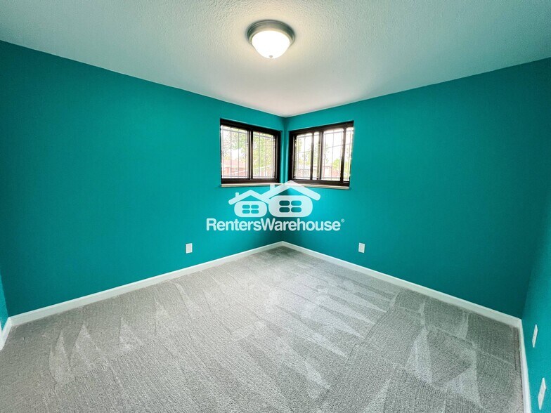 Building Photo - 12496 E Park Ln Dr
