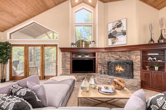Building Photo - 1018 N Amberwood St