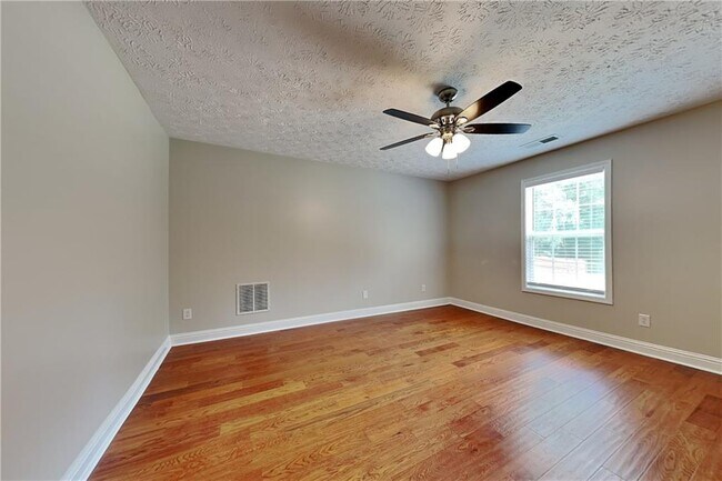 Building Photo - 990 Golden Meadows Ln
