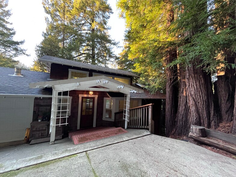 Building Photo - 14959 Drake Rd