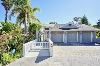 Building Photo - Exclusive Home in Gated Community!