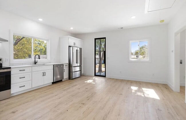 Building Photo - 1905 Highland Ave