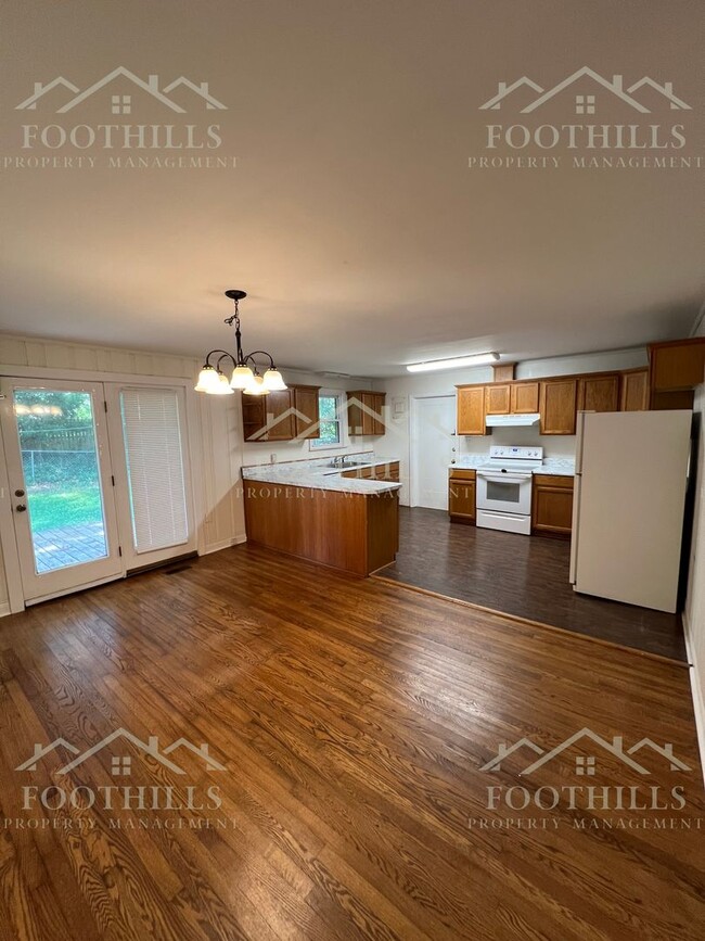 Building Photo - 3 Bedroom Home with Fenced Yard & Carport ...