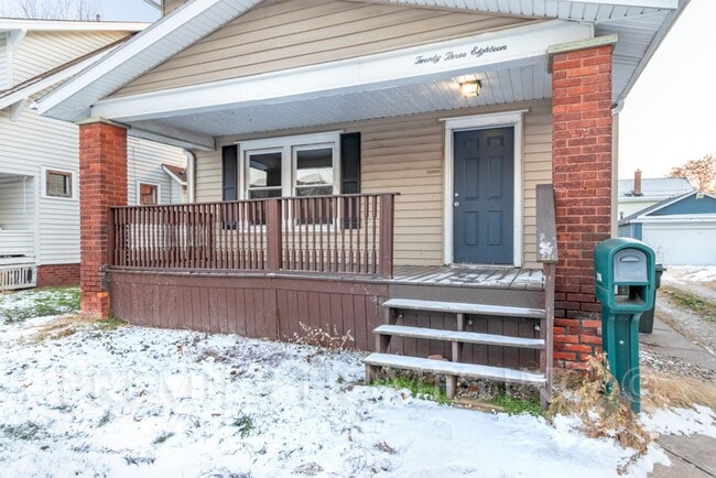 Building Photo - Pristine 3BR Home with 2-Car Garage & Designer Finishes