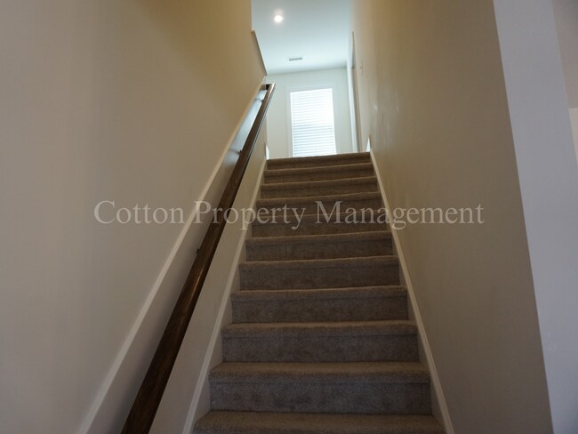 Building Photo - 33 Meon Ln