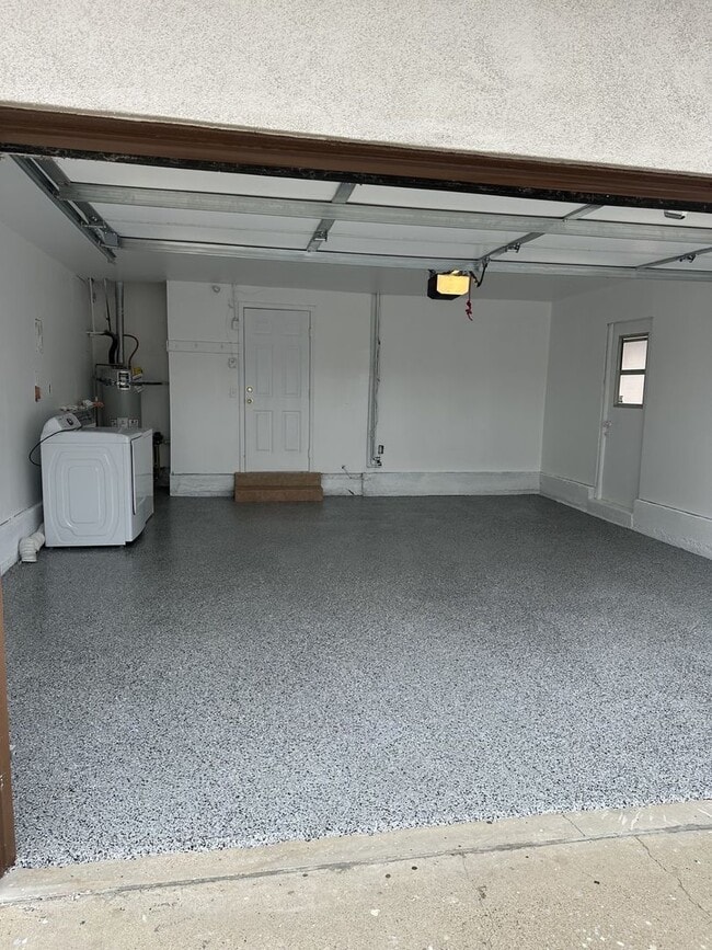 Building Photo - Newly Renovated Home in the Heart of Clairemont