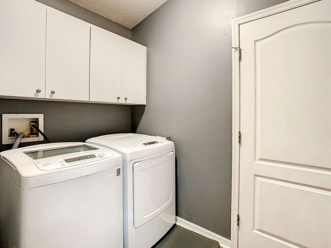 Building Photo - "Spacious 4-Bedroom Haven with 2 Full Baths in Brandon, FL – Your Dream Home Awaits!"