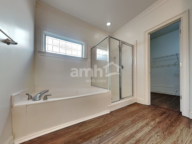 Building Photo - 1015 Warwick Pl